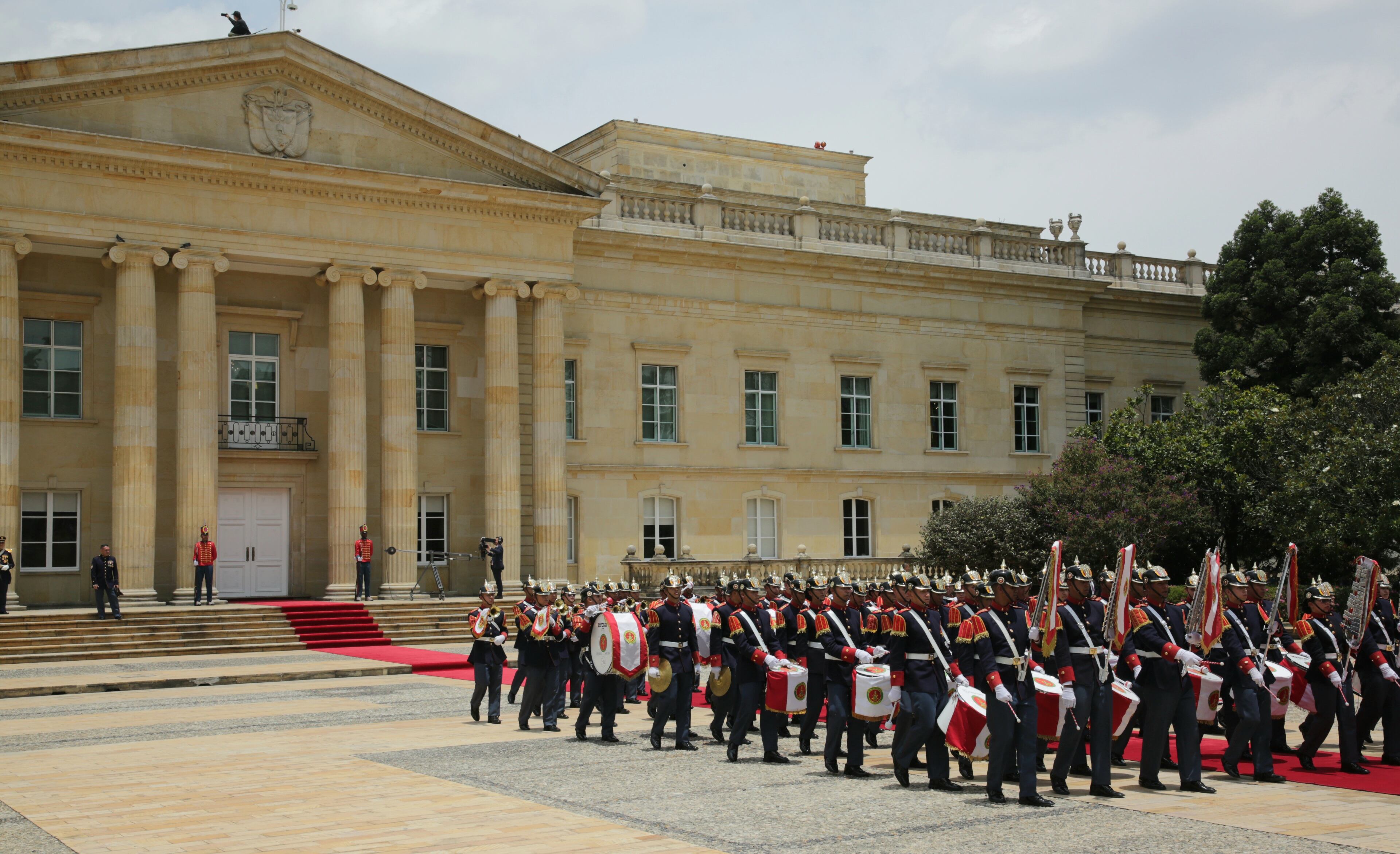 Presidente de Brasil Luiz Ignácio Lula da Silva con el Presidente Gustavo Petro 
Honores en Casa de Nariño