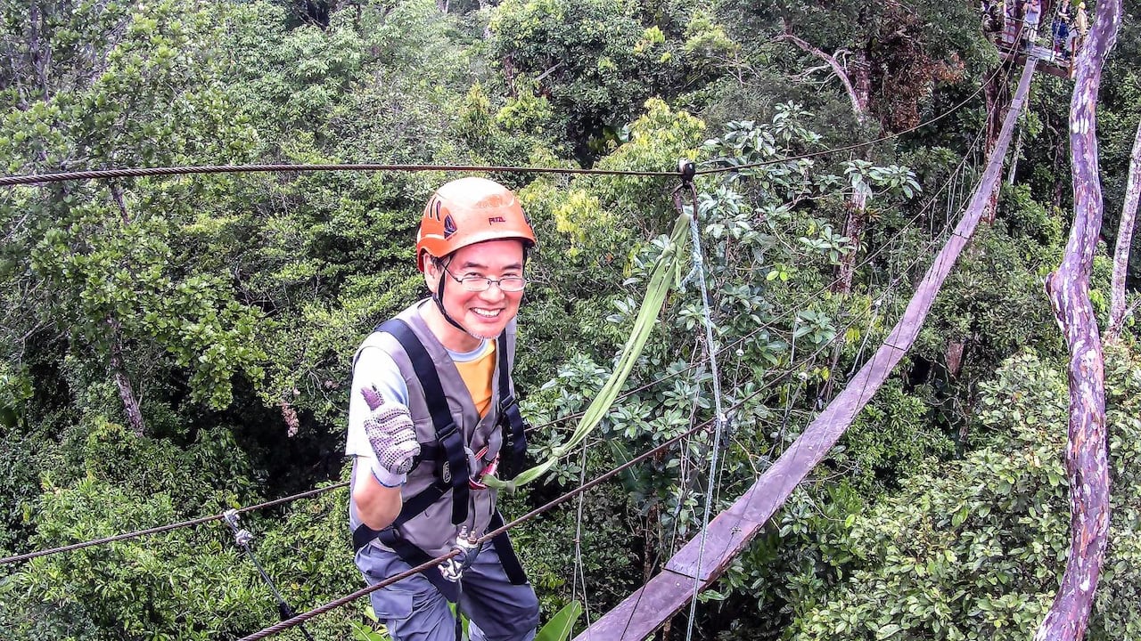 Caminar por un puente colgante, a unos 35 minutos de altura, es una de las actividades favoritas de los extranjeros que llegan al Amazonas colombiano.