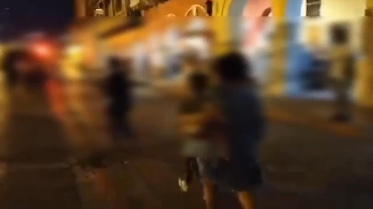 Una mujer fue capturada y una adolescente fue aprehendida por el delito de explotación a menores.