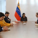 Delcy Rodríguez recibe a la delegación en Caracas