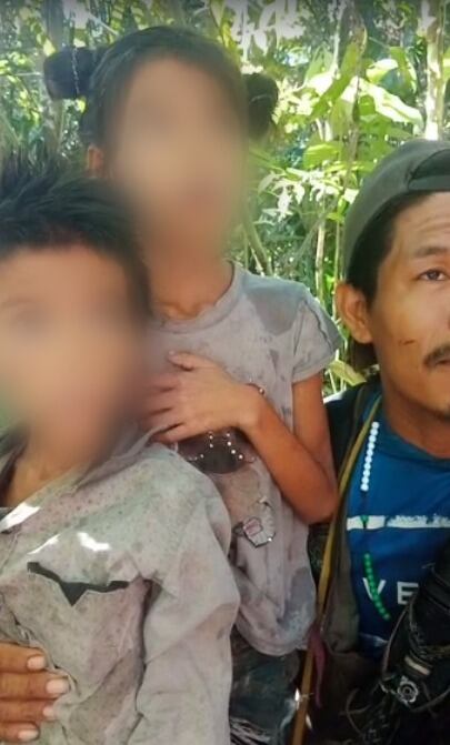 Captura de pantalla: La guardia indígena abrazando a los menores encontrados.