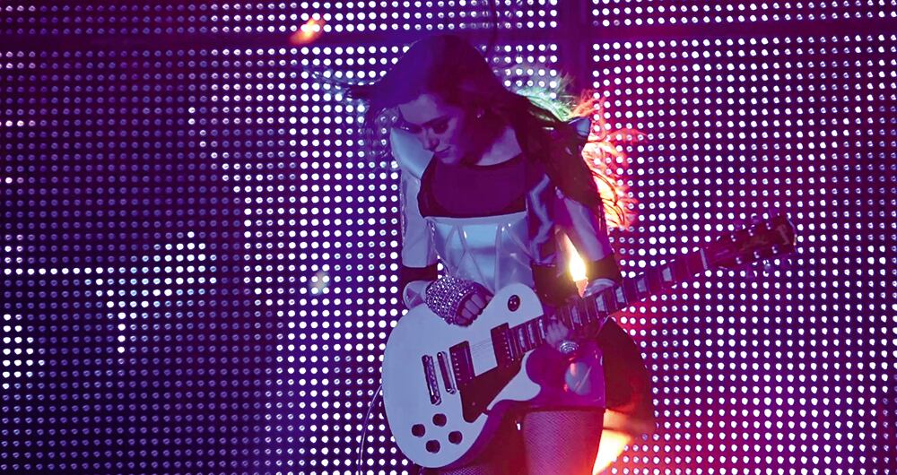  Ali Stone es una bogotana de 31 años. Vive en Los Ángeles donde compone todo tipo de música.