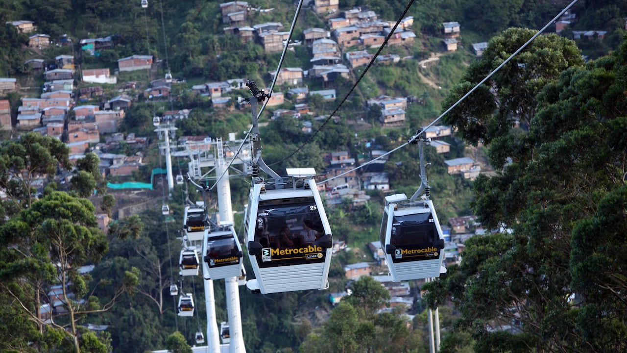 Metrocable de Medellín. FOTO LEON DARIO PELAEZ/ SEMANA
