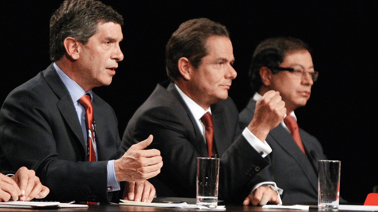 Rafael Pardo, Germán Vargas Lleras y Gustavo Petro en un debate presidencial en 2010. 