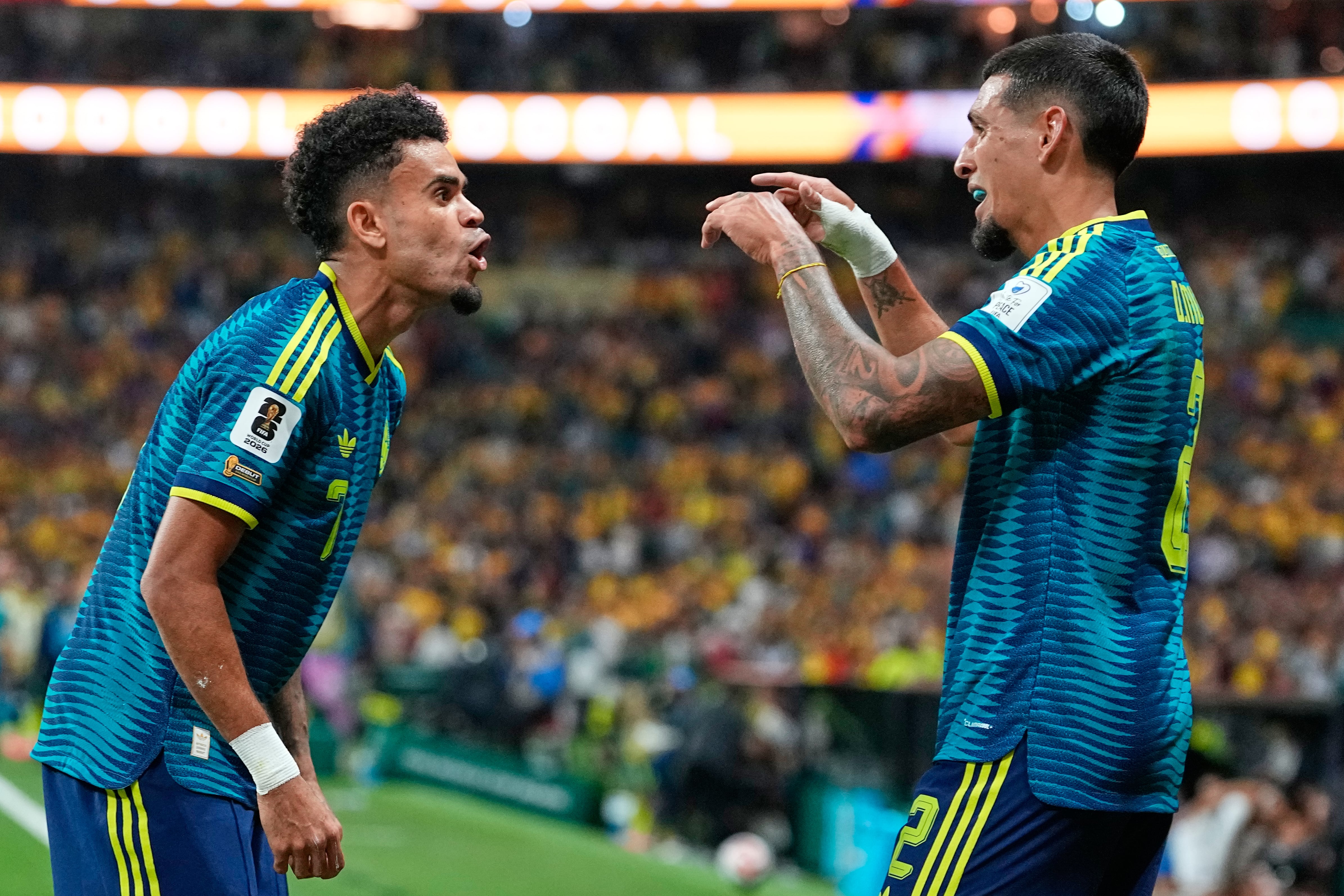 Luis Díaz y Daniel Muñoz celebrando el primer gol de Colombia en este Mundial 2026. Fue contra Uzbekistán.
