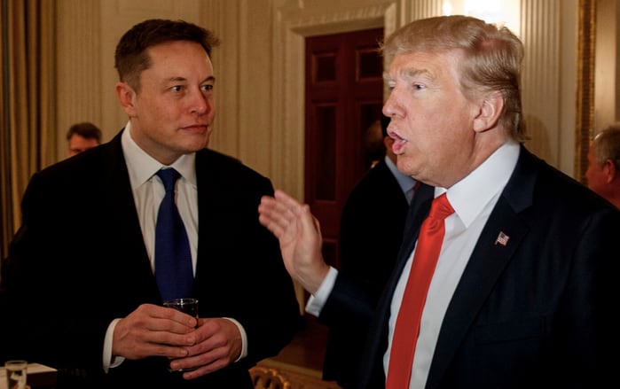 El millonario y nuevo dueño de X, Elon Musk, con Donald Trump, expresidente de Estados Unidos.