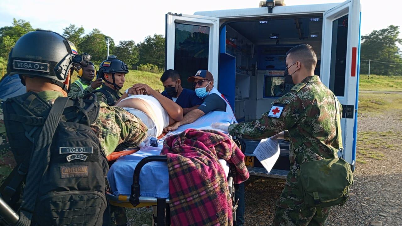 El hombre fue herido cuando llegaba a su casa.