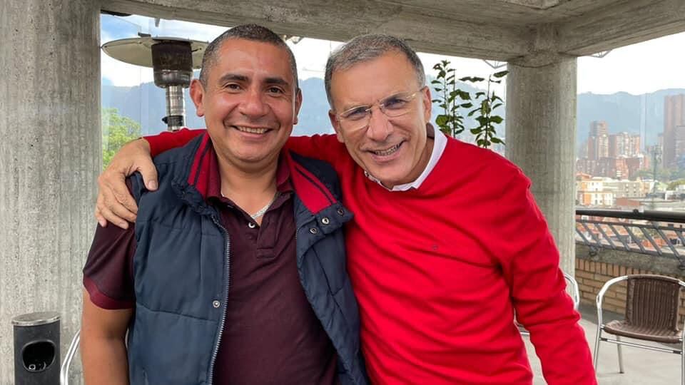 John Jairo Uribe en una celebración de cumpleaños de Roy Barreras.