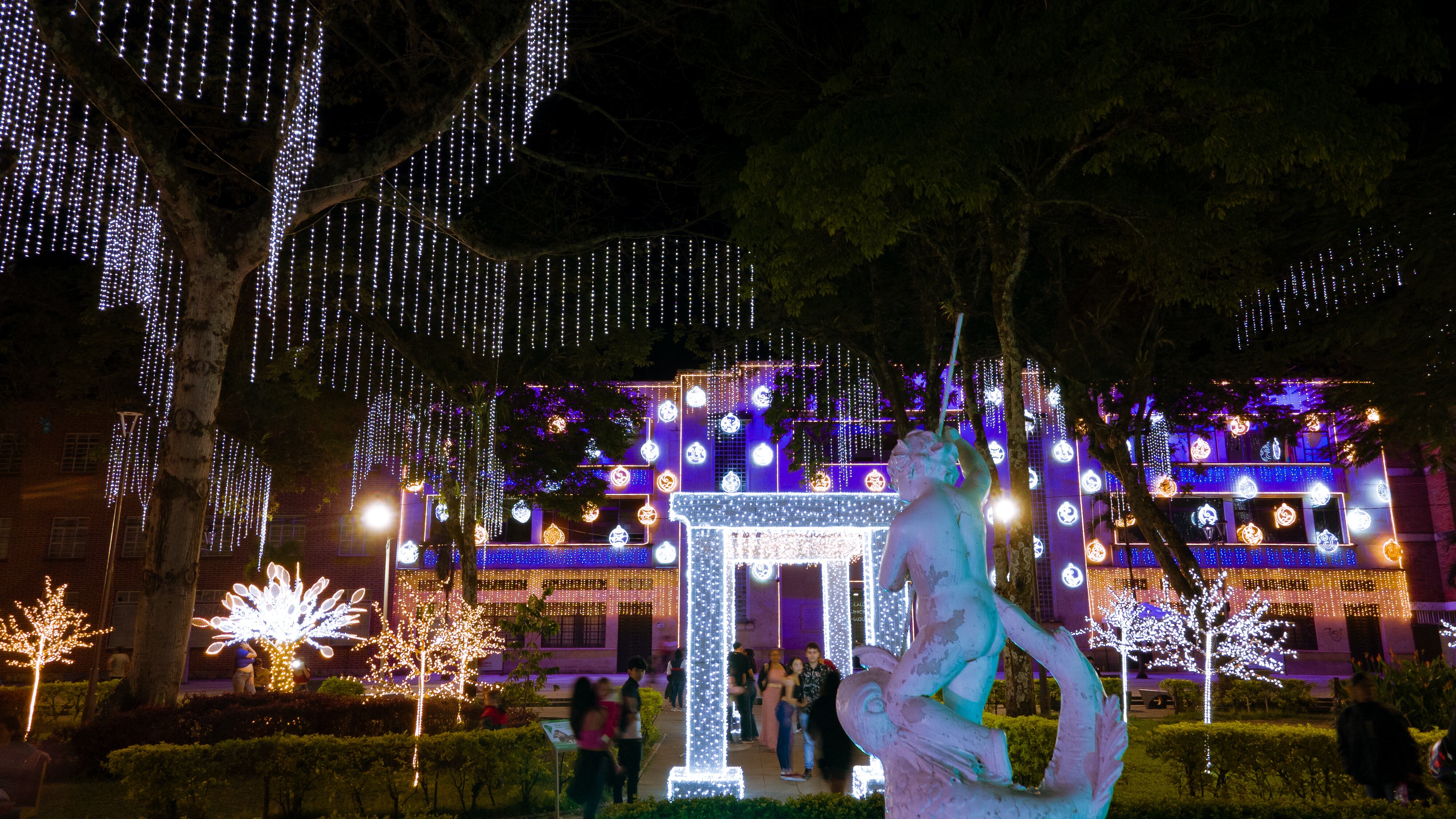 Los alumbrados se han convertido en una fuente de empleo en Ibagué.