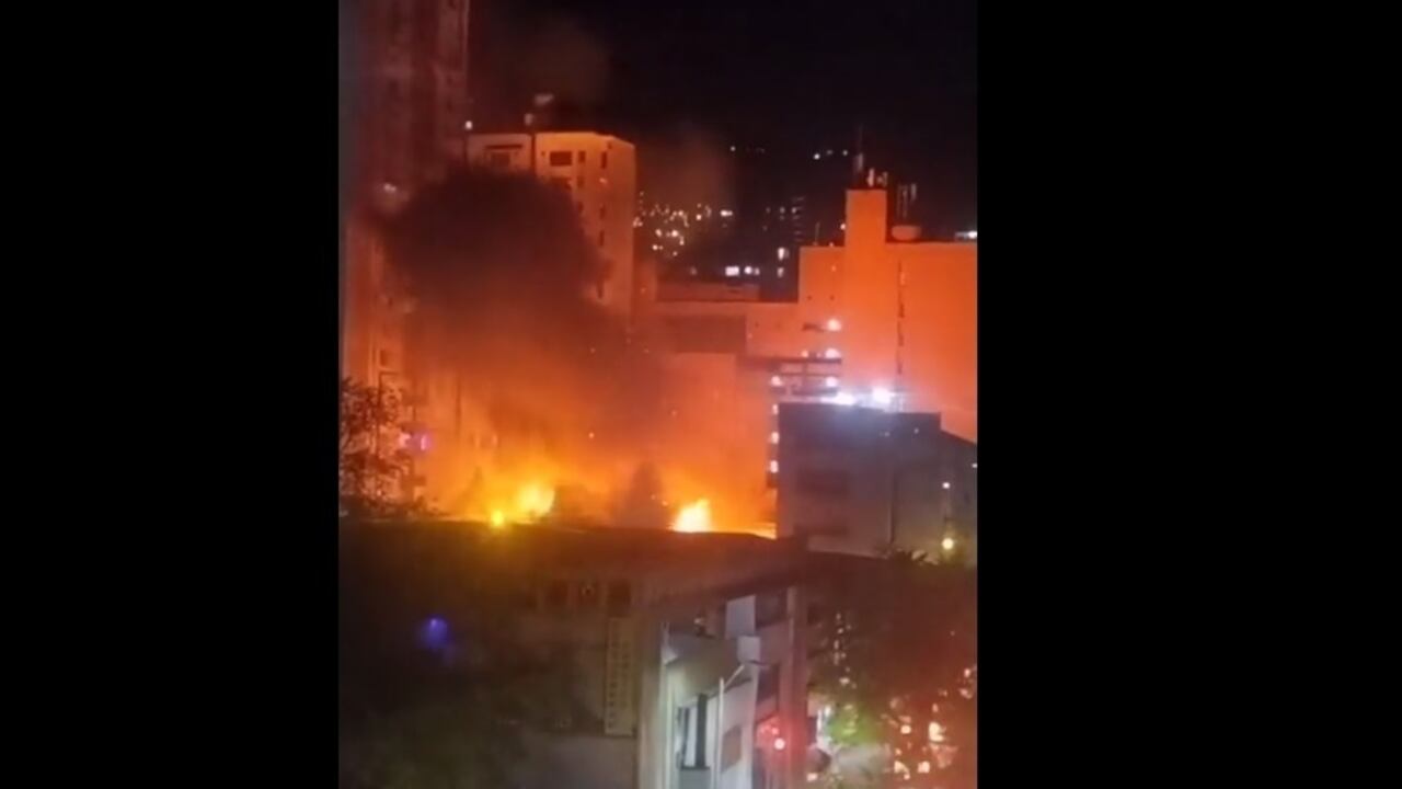 El incendio fue reportado a los Bomberos hacia las 7:30 p.m.