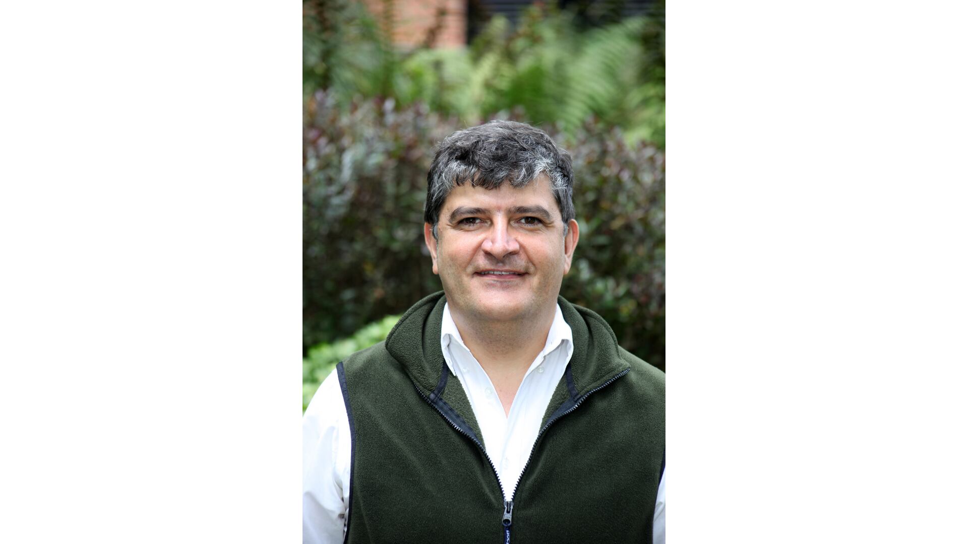 Profesor de la Escuela de Gobierno Alberto Lleras Carmargo, Óscar Alberto Bernal Acevedo.