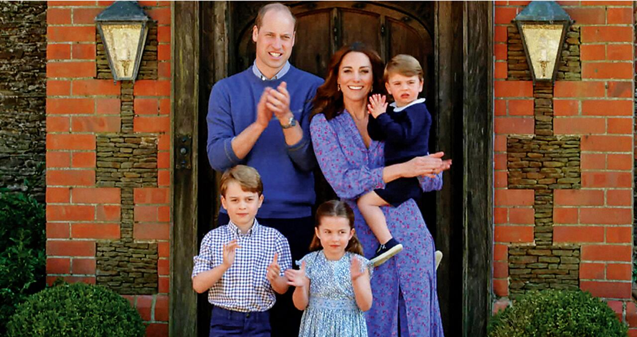 A William y Kate les preocupa que los privilegios de George por ser el futuro rey irriten a sus hermanos, la princesa Charlotte y el príncipe Louis.