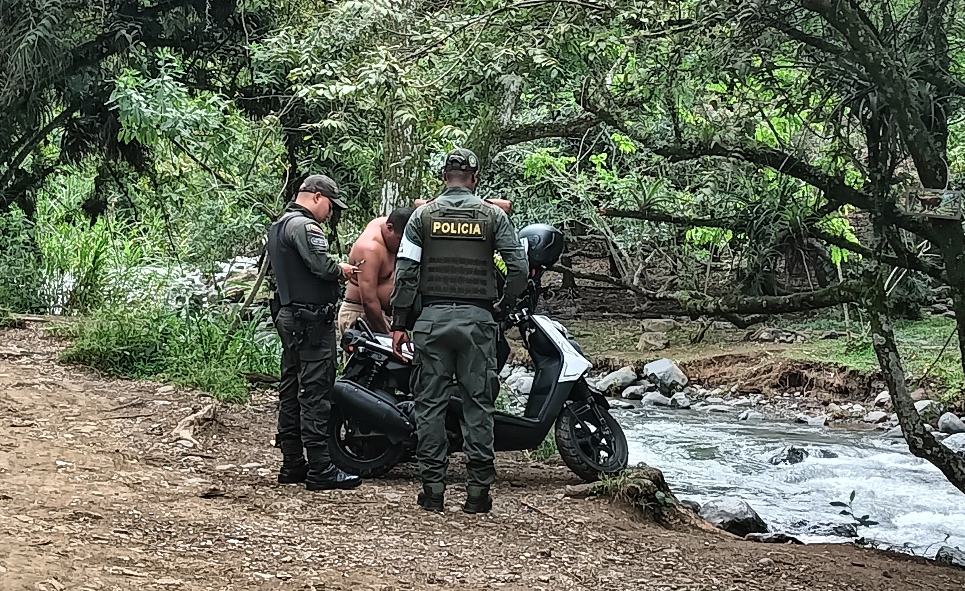 La Corporación Ambiental del Valle del Cauca (CVC) ha interpuesto más de 80 comparendos a personas por lavar sus vehículos en zonas protegidas del río Cali.