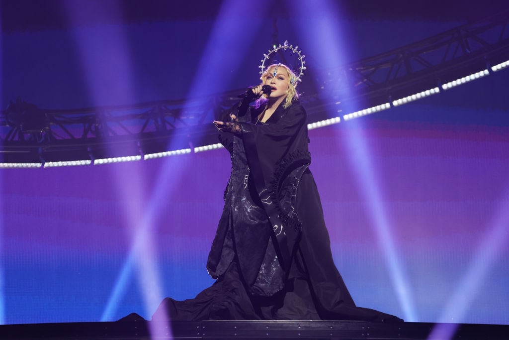 LONDRES, INGLATERRA – 14 DE OCTUBRE: (Cobertura exclusiva) Madonna actúa durante la noche inaugural de The Celebration Tour en el O2 Arena el 14 de octubre de 2023 en Londres, Inglaterra.