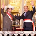 El presidente Pedro Castillo junto al exministro de Transportes, Juan Silva, que hoy se encuentra prófugo de la justicia