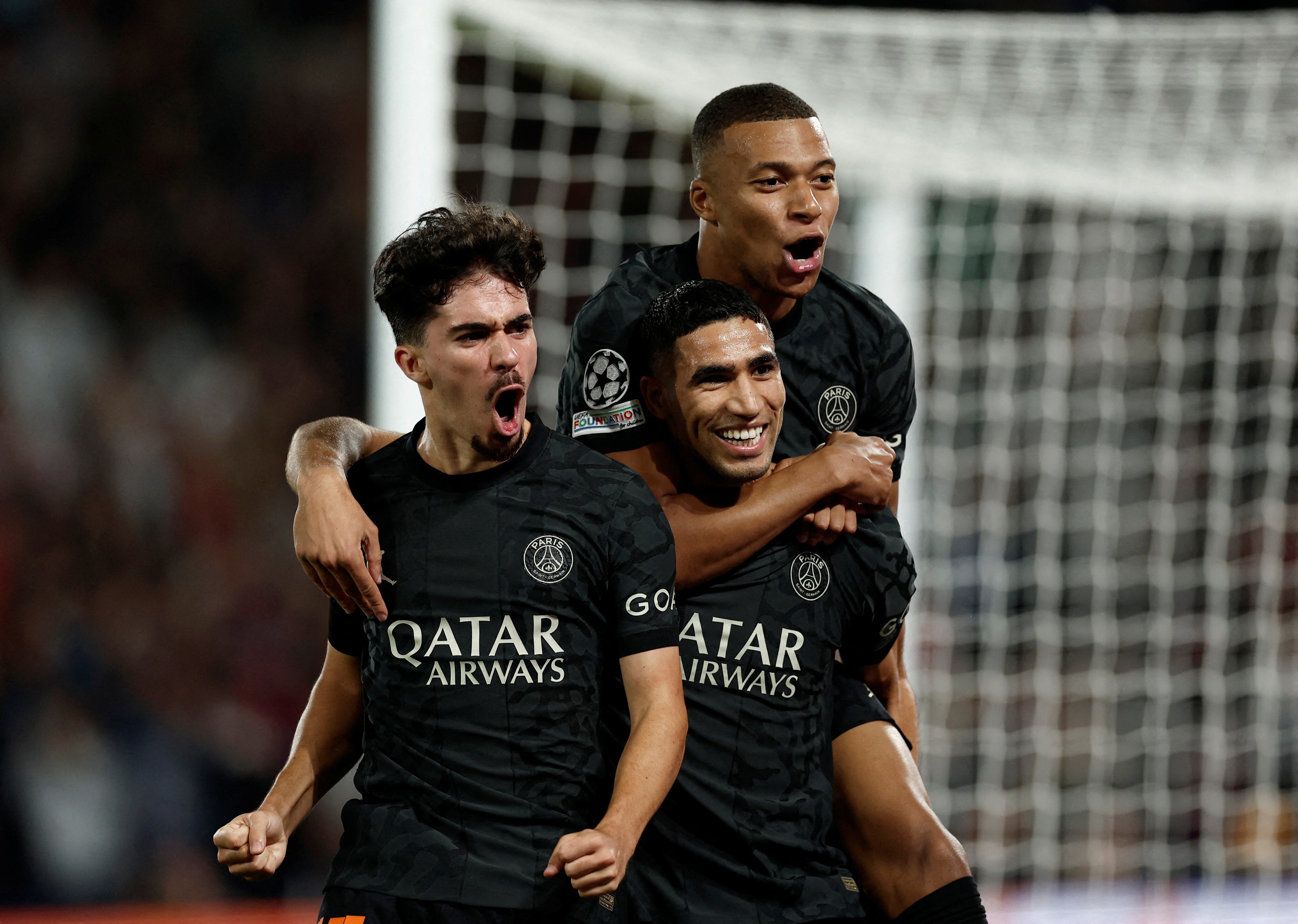 Soccer Football - Champions League - Group F - Paris St Germain v Borussia Dortmund - Parc des Princes, Paris, France - September 19, 2023 Paris St Germain's Achraf Hakimi celebrates scoring their second goal with Kylian Mbappe and Vitinha REUTERS/Benoit Tessier     TPX IMAGES OF THE DAY