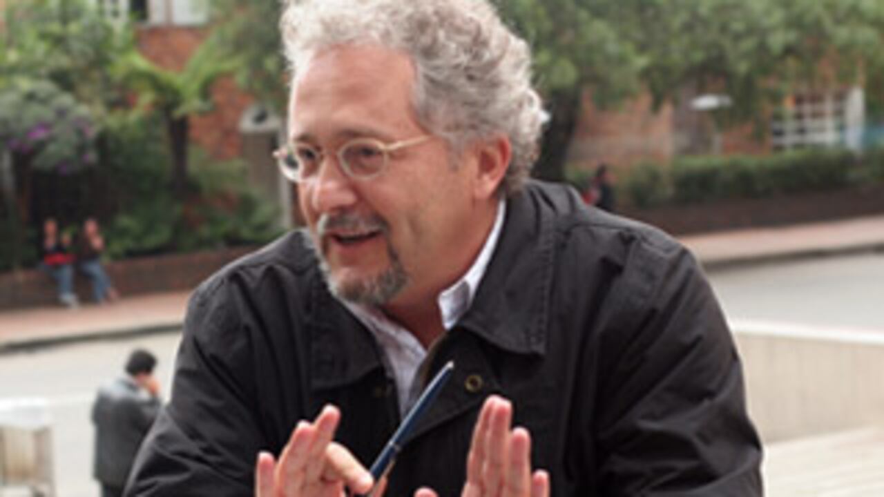 Héctor Abad firmó la carta en la que varios intelectuales colombianos prometieron no ir a España mientras se exigiera visa a los colombianos. Y a diferencia de varios de ellos, ha cumplido su palabra