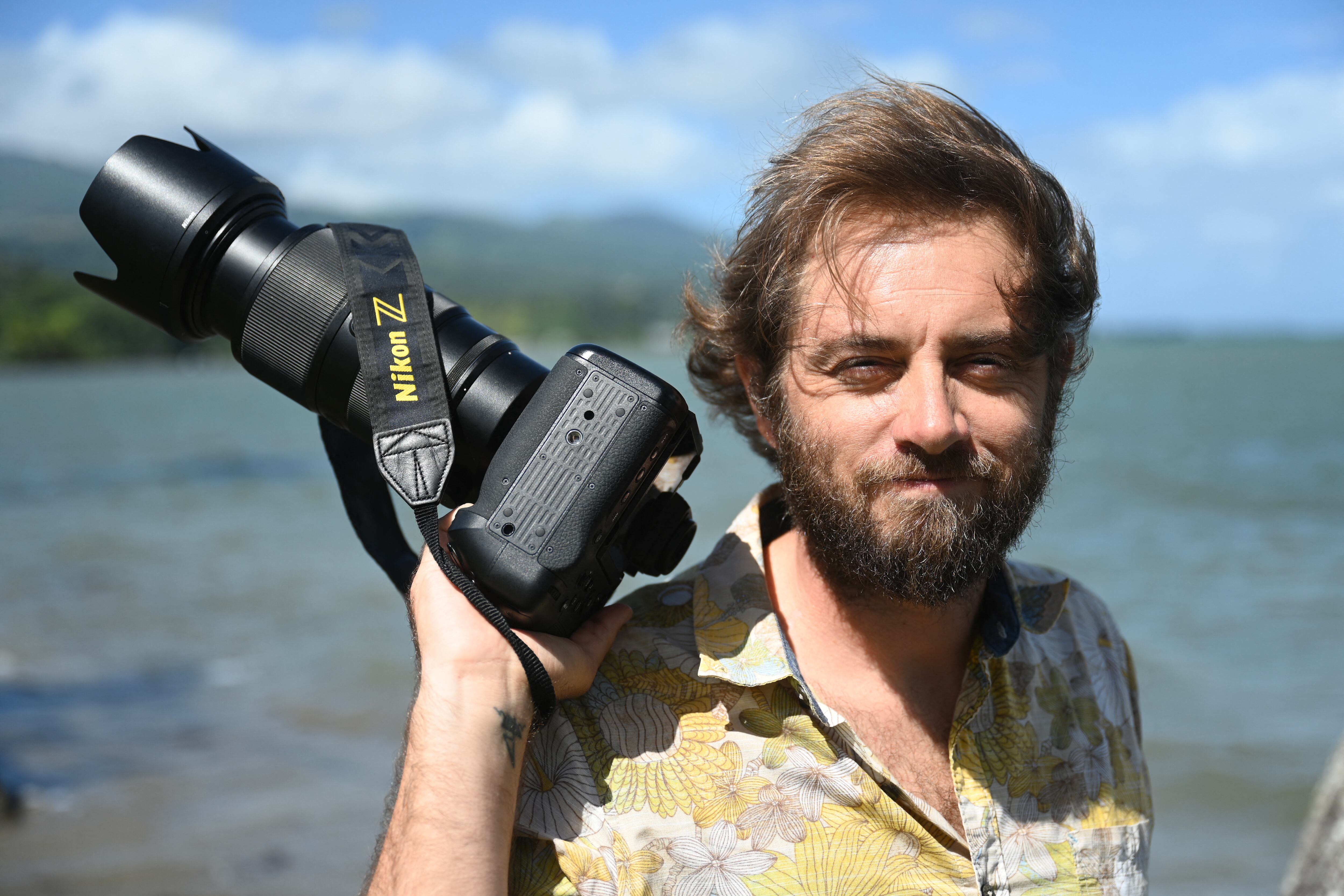 El fotógrafo Jerome Brouillet, autor de la foto de los Juegos París 2024, posa, este vez él, para la foto. Mike LEYRAL / AFP.