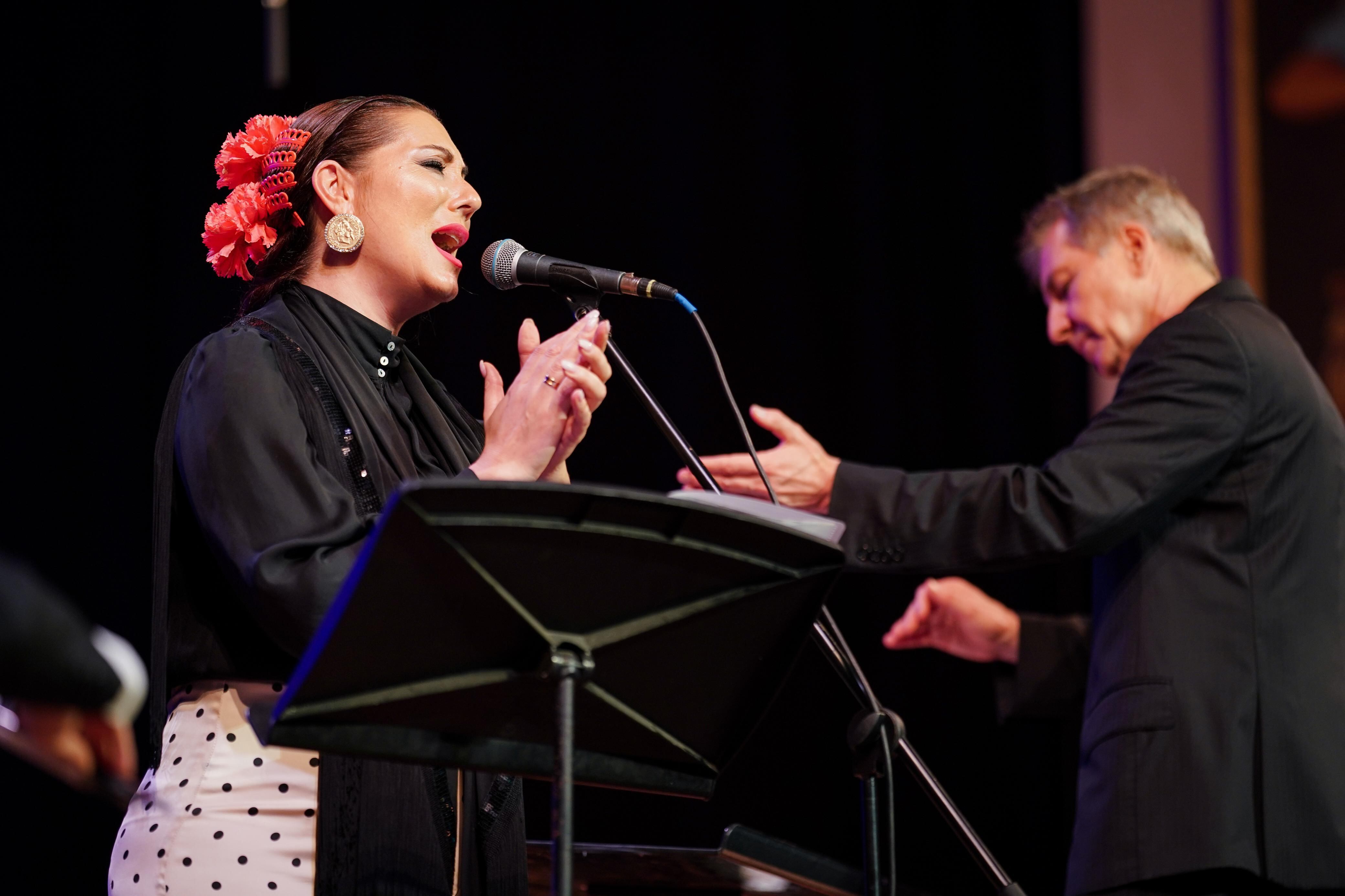 Heredia, quien empezó a cantar desde su infancia y ha llevado el flamenco a escenarios tan importantes como el Carnegie Hall de Nueva York, se ha convertido en una especialista en la poesía de García Lorca.