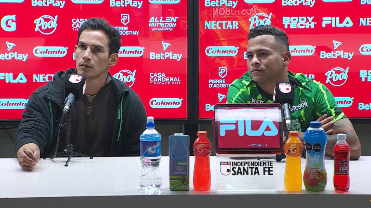 César Haydar en la rueda de prensa junto a su técnico Diego Arias.