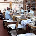 Los pequeños y medianos empresarios de confecciones y calzado son los más afectados por el contrabando y el ingreso masivo de productos importados que entran con precios muy bajos.