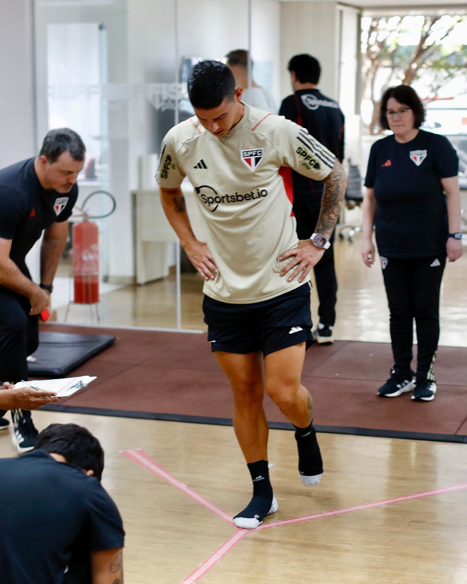 James Rodríguez en pruebas médicas con Sao Paulo.
