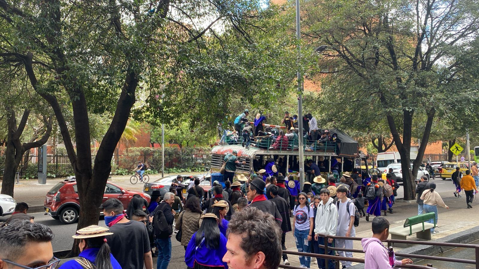 Indígenas se toman el edificio de Semana