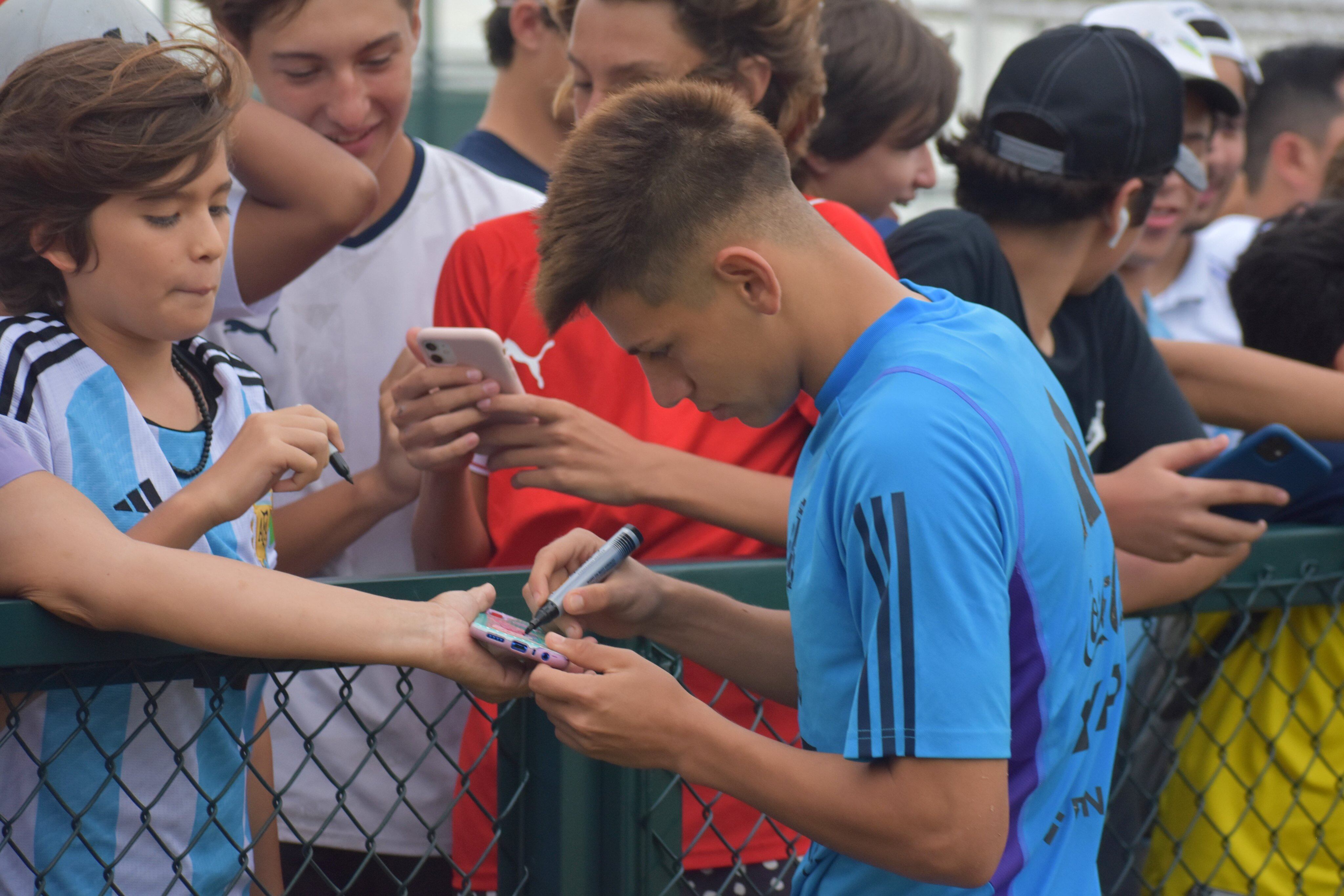 Echeverri es la sensación entre los amantes del fútbol argentino