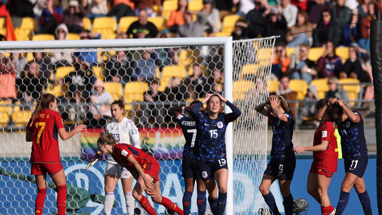 España se quedó con el primer boleto de la semifinales del torneo.