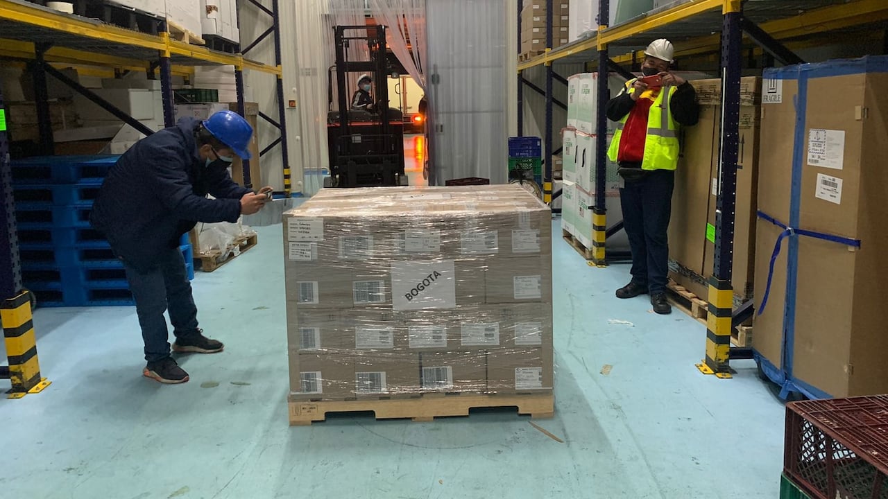 Colombia recibió este jueves 163.200 dosis de vacunas de AstraZeneca