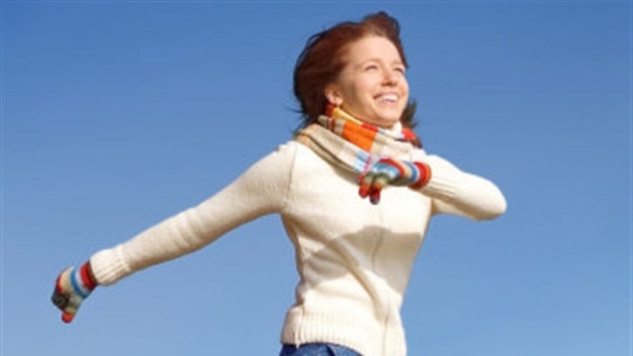 Mover los brazos también contrarresta el movimiento de giro o "tuerca" que crea el cuerpo al mover las piernas por un camino recto y suaviza el movimiento de andar, reduciendo el gasto de energía de los músculos de las piernas.