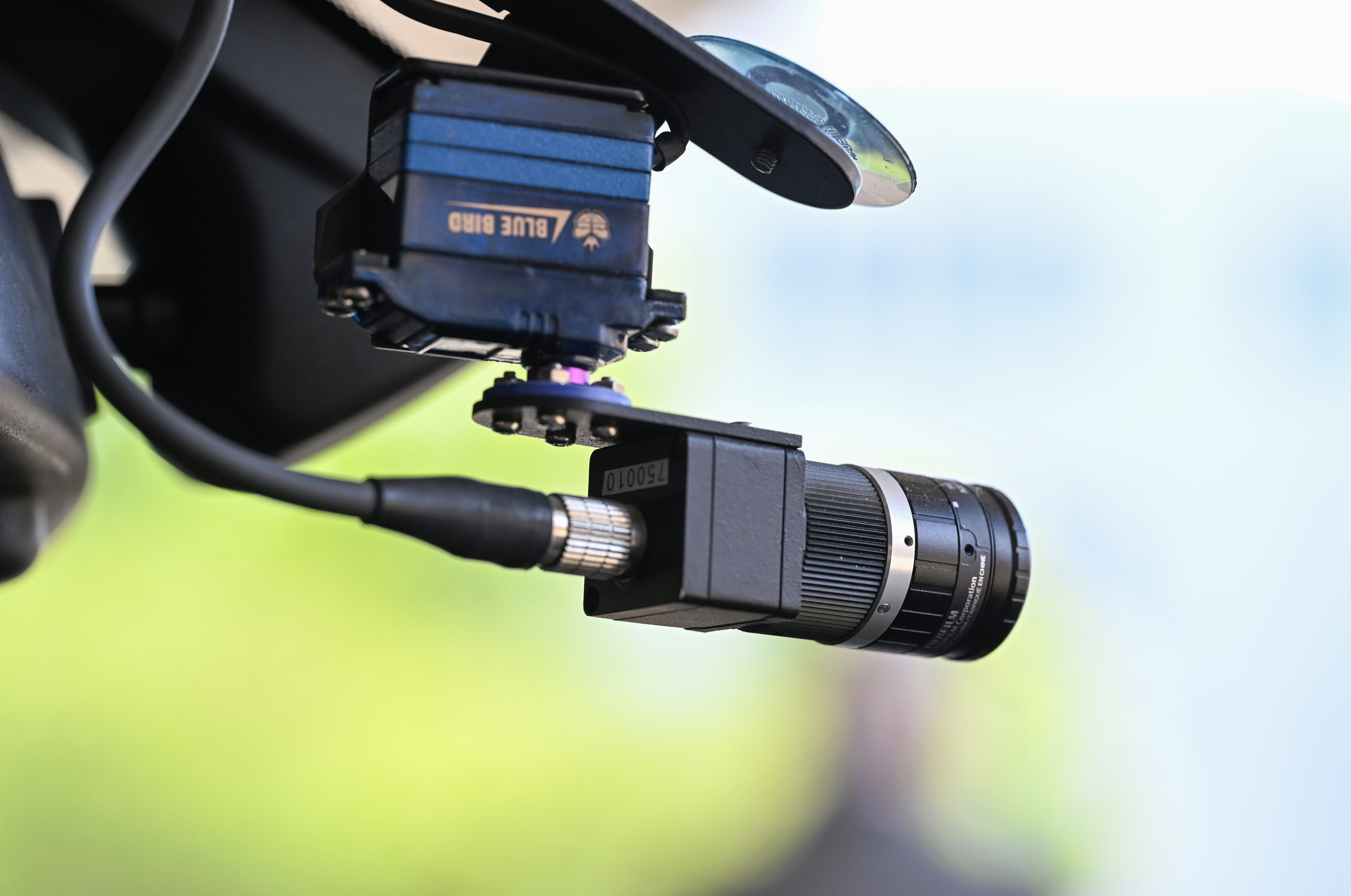 Compartir grabaciones de una dashcam en redes sociales sin autorización podría vulnerar el derecho al habeas data de las personas registradas.