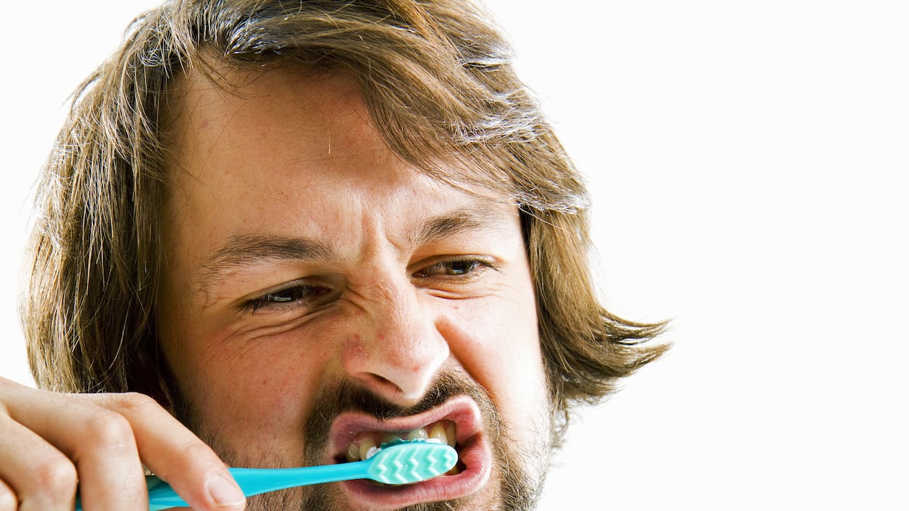 Sarro dental: ¿por qué sale a pesar de cepillarse los dientes todos los días?