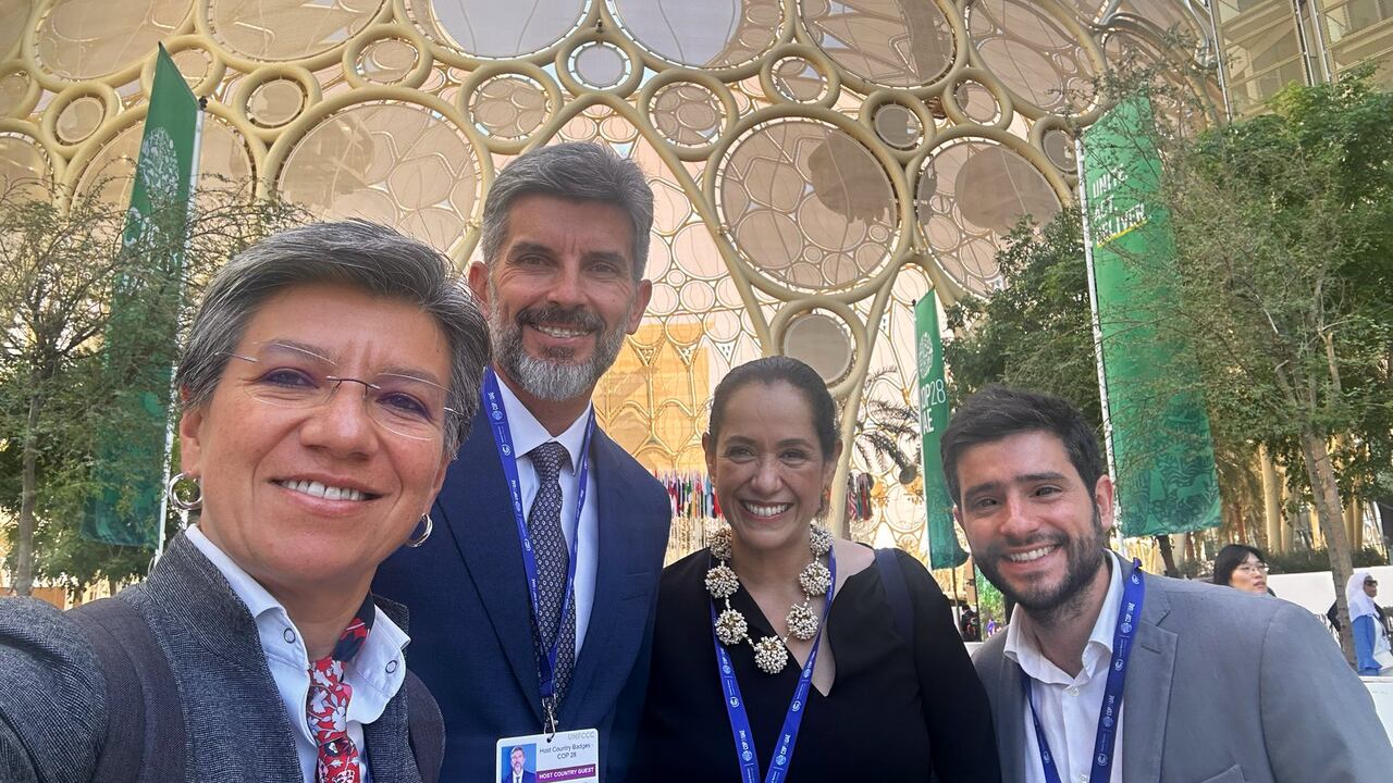Claudia López se tomó la foto junto a alcaldes de ciudades.