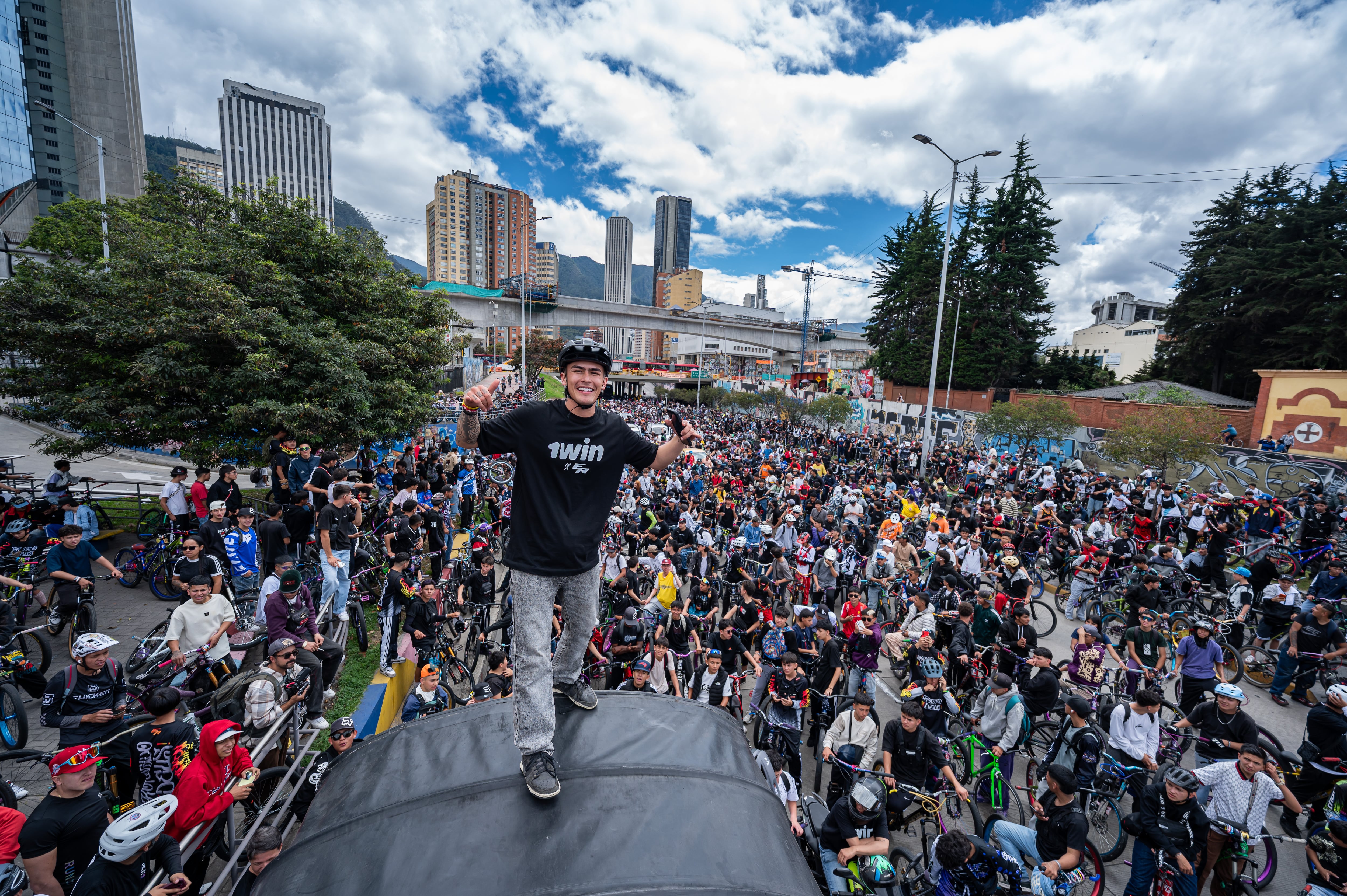 Bogotá reunió a más de 6.000 participantes en una rodada de 'stunt bike' que promovió la seguridad vial.