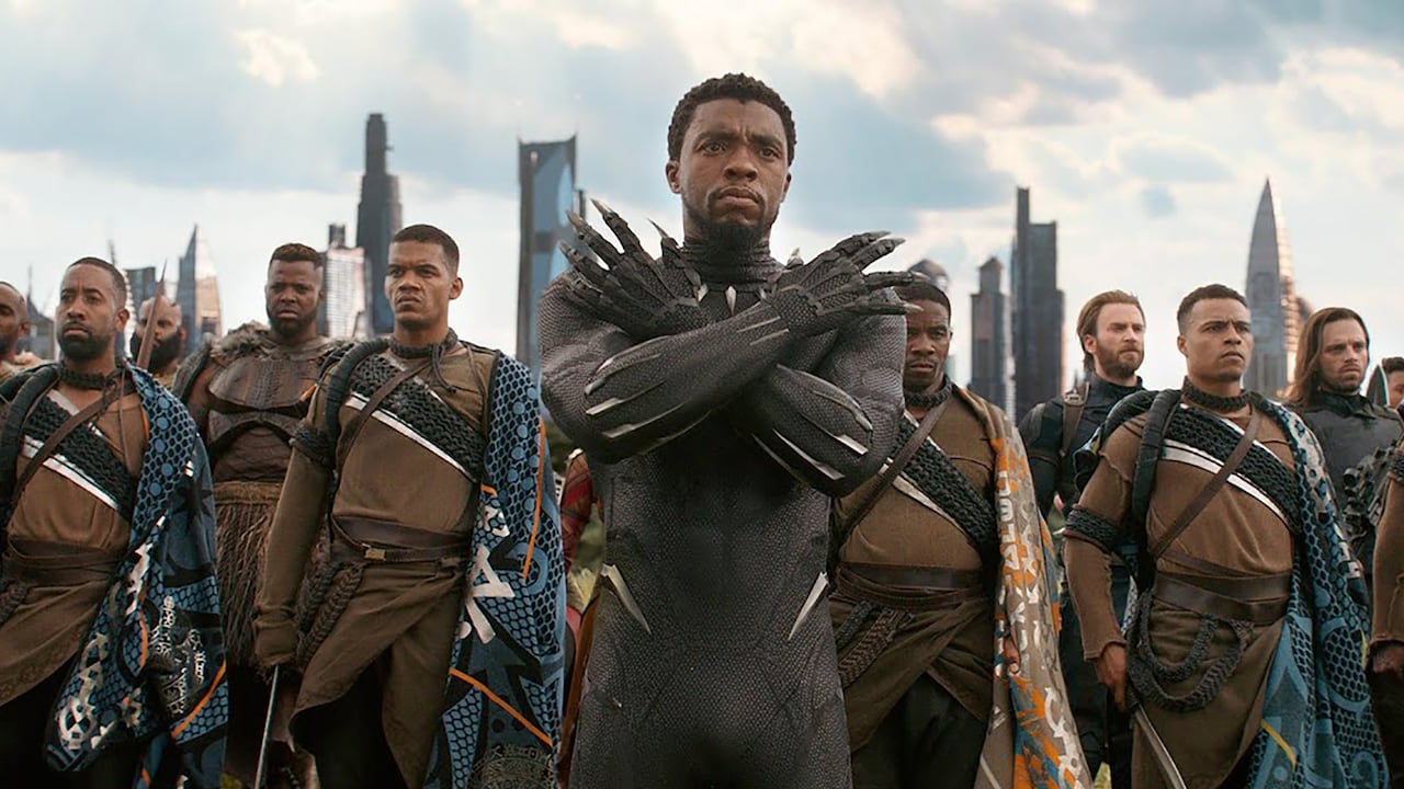En 2022 los familiares del actor y su pareja firmaron un acuerdo de distribución que no se ha cumplido, según los hermanos de Boseman.
