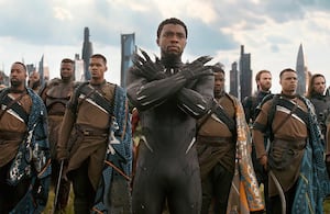 En 2022 los familiares del actor y su pareja firmaron un acuerdo de distribución que no se ha cumplido, según los hermanos de Boseman.