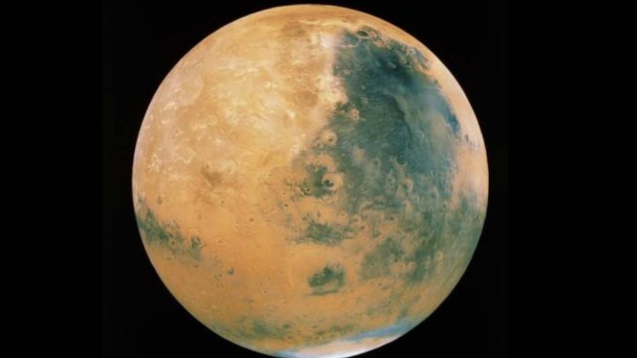 Es la primera vez que encuentran un cuerpo de agua líquida en Marte.