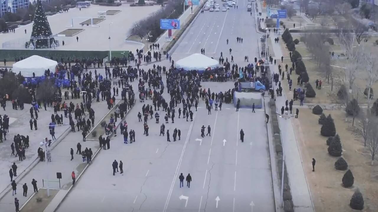 Violencia en Kazajistán deja al rededor de 18 muertos y 700 heridos. Foto: Azamat Sarsenbayev / AFP / ESN