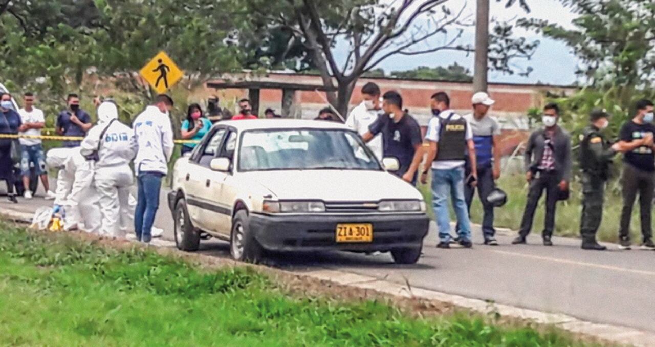 Un análisis forense de la misma Fiscalía es empleado por la defensa del soldado Cristian Saavedra para señalar que, disparando desde el piso, era imposible impactar a Juliana Giraldo.