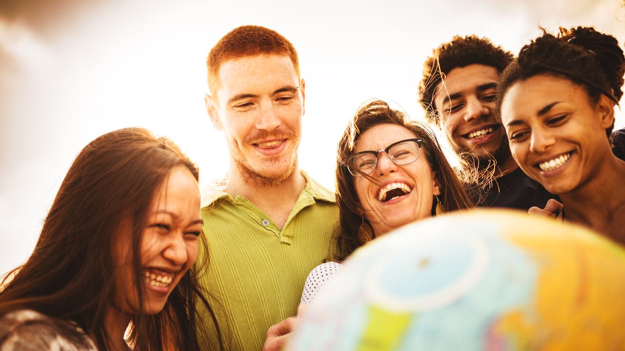 Cada vez más jóvenes buscan expandir su experiencia profesional en otros países.