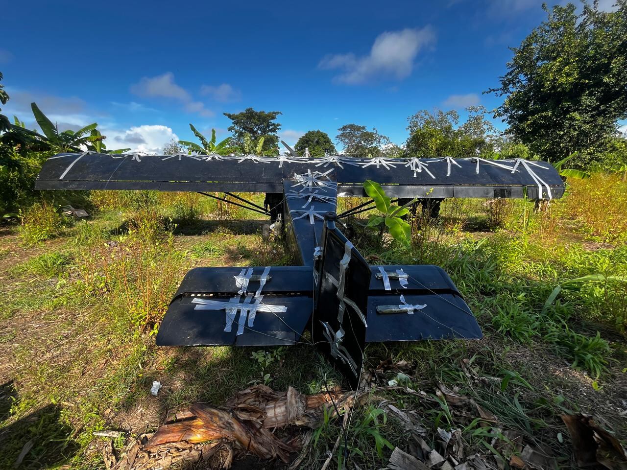 Avioneta destruída por las autoridades.