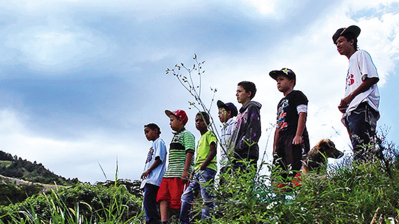 Escribir canciones fue la mejor manera para que niños y jóvenes pudieran exteriorizar el miedo que produce caminar por un barrio sitiado por las “fronteras invisibles”.