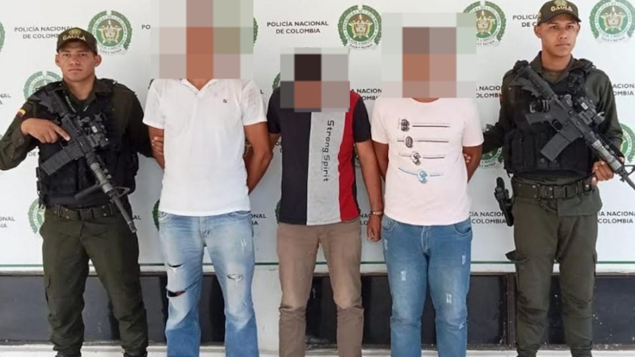 Estos tres sujetos están involucrados en el secuestro, según la Fiscalía. Sus rostros son cubiertos mientras se adelanta el proceso.