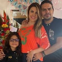 Ana Karina Soto junto con su esposo Alejandro Aguilar y su hijo Dante