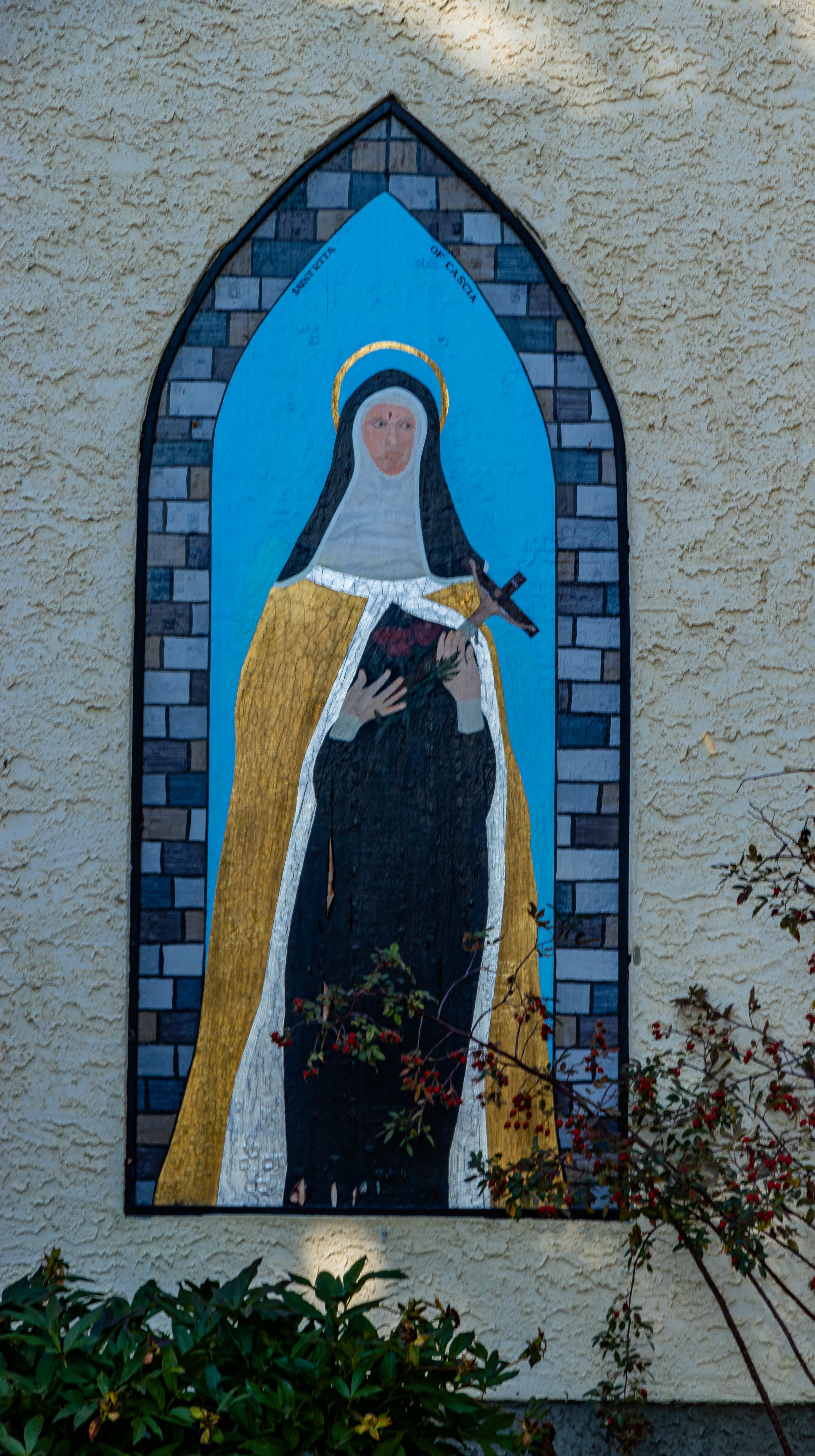 La oración de la santa intercede ante Dios para los favores.