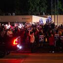 "Esta noche, por primera vez en nuestra historia, atacaremos a los tres grandes a la vez", dijo el presidente del UAW, Shawn Fain, en una transmisión por Internet dos horas antes de la expiración de los contratos a medianoche con los tres principales fabricantes de automóviles. (Foto de Matthew Hatcher / AFP) (Photo by Matthew Hatcher / AFP)