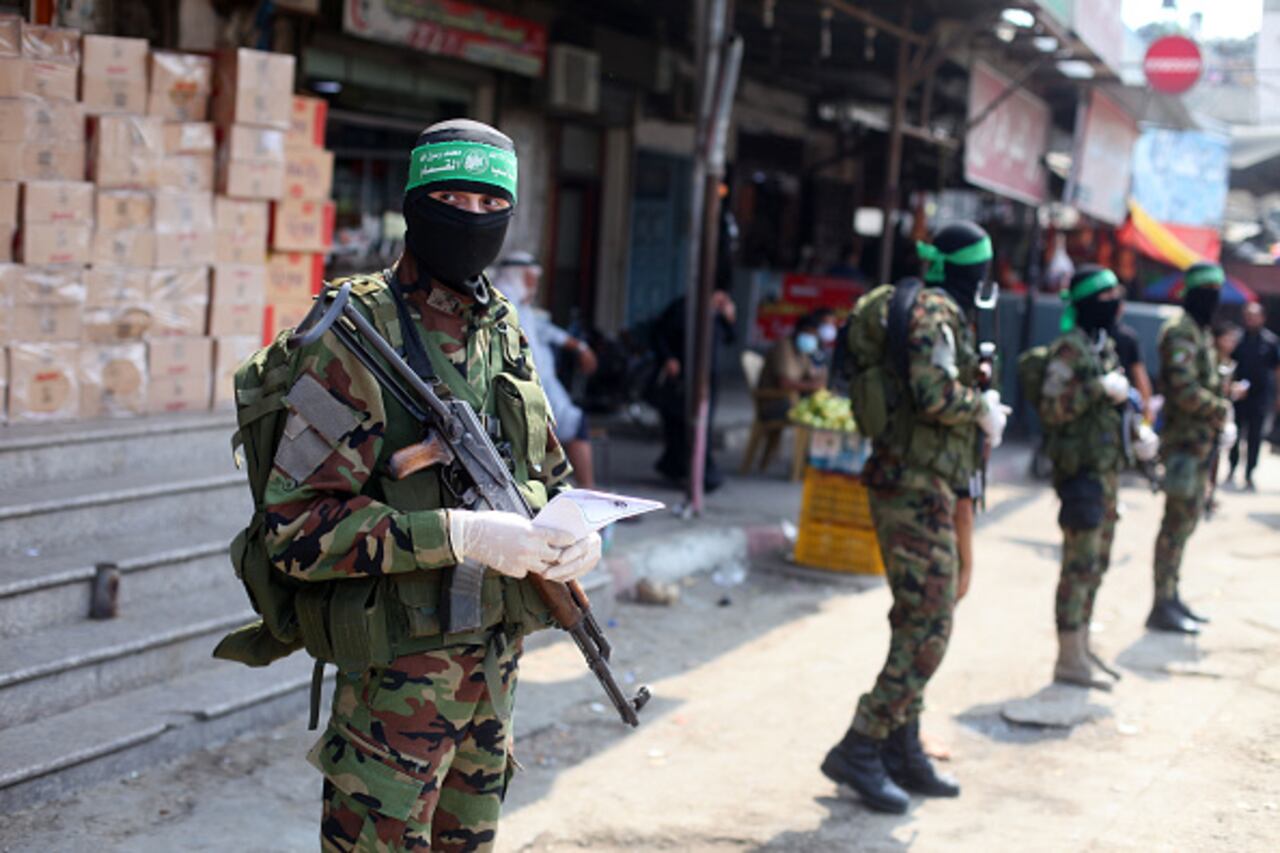 A pesar de que el líder del brazo político de Hamás, Ismail Haniye, llegó a formar un gobierno meses después, las operaciones de Israel contra Gaza en respuesta al secuestro del militar israelí Gilad Shalit y las tensiones intrapalestinas derivaron en unos enfrentamientos que se saldaron con Hamás al frente de la Franja desde 2007, mientras que Al Fatá dirige las políticas en Cisjordania.