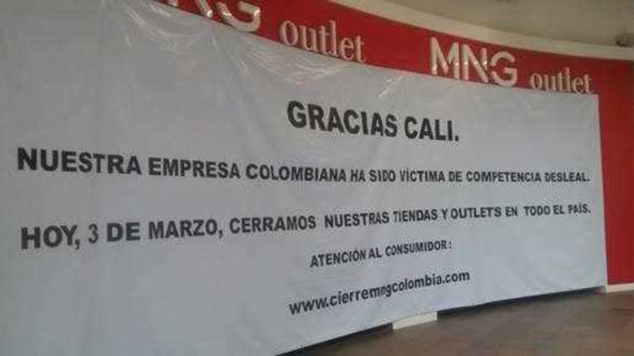 Esta tienda de Mango en Cali, también tenía la pancarta.