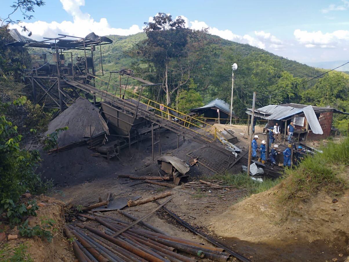El minero gravemente herido fue identificado como Fabio García, quien presenta varias quemaduras en su cuerpo